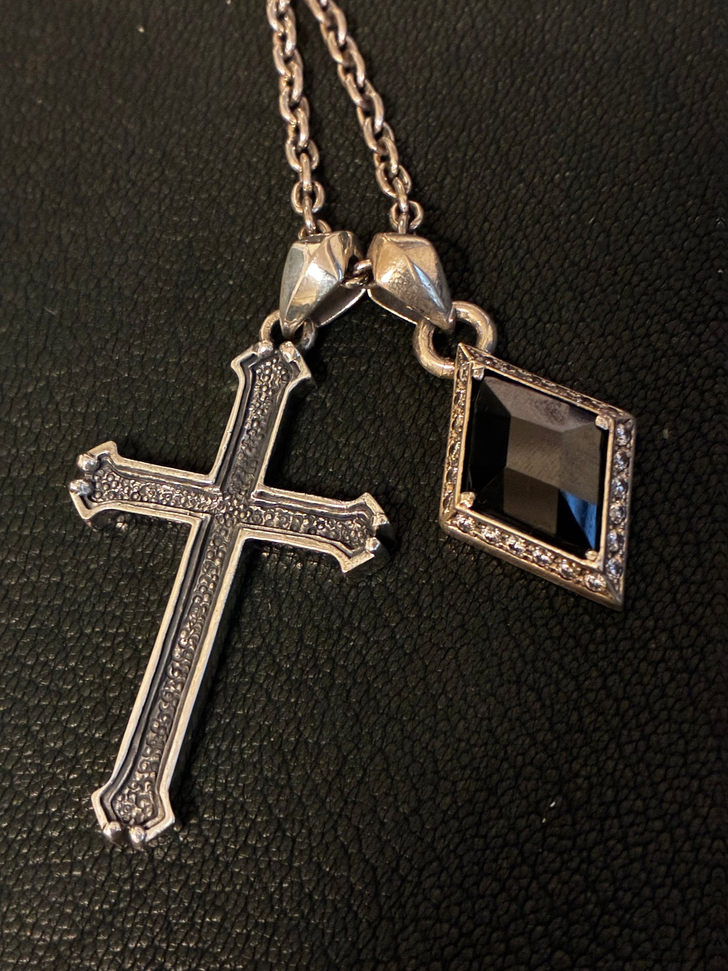 LOADED / BSOL 950SV Grave Stone Cross Pendant Top