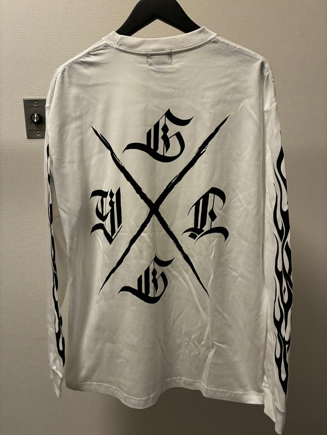 ◆11月中旬〜12月初旬納品プレオーダー◆L/S TEE GYLG FIRE&X-LOGO〈WH×BK〉