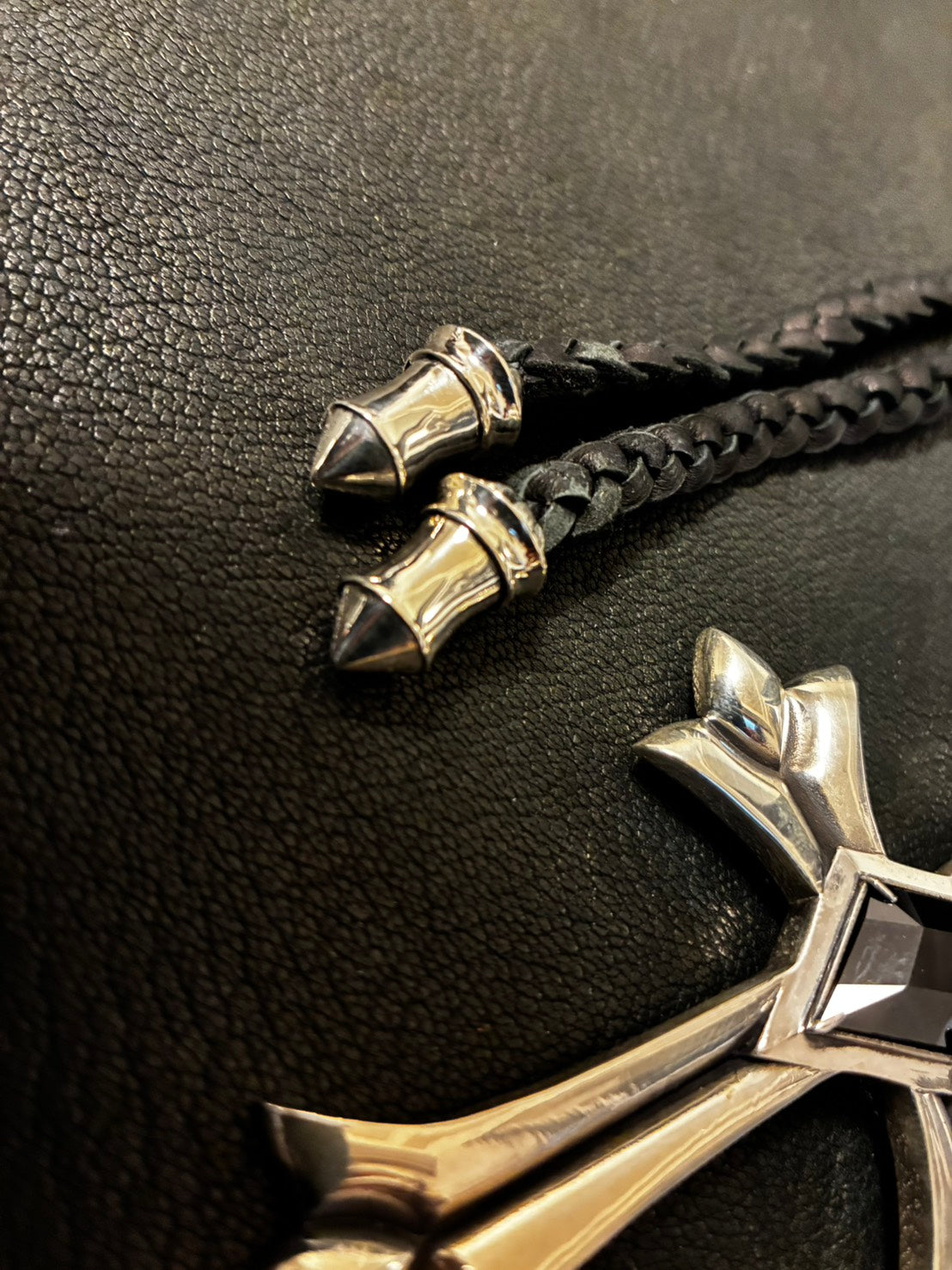 LOADED/BSOL Spear Silver Tip With Leather Braid